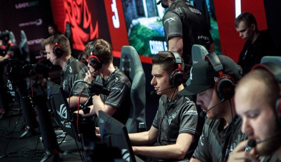 前场三人梯 前场三人梯